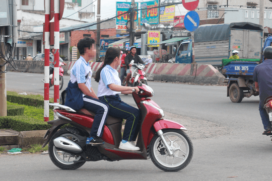 Bao nhiêu tuổi được đi xe máy?