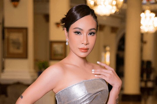 Lên tiếng về clip bị khán giả giật mic khi đang diễn, Uyên Linh càng gây bức xúc