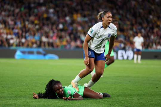 World Cup nữ 2023: Giẫm vào người đối thủ, em gái Reece James đăng đàn xin lỗi