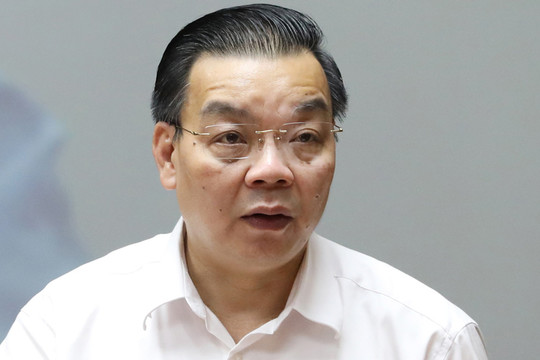 Ông Chu Ngọc Anh chỉ đạo họp báo, tặng bằng khen giúp Việt Á đánh bóng tên tuổi