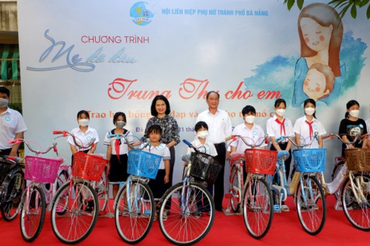 Nâng bước học sinh nghèo, trẻ mồi côi do Covid-19 vào năm học mới