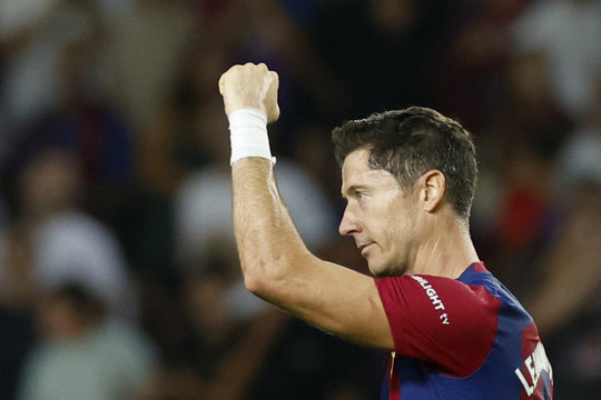 Kết quả bóng đá hôm nay 17/9: Lewandowski giúp Barca đại thắng Betis