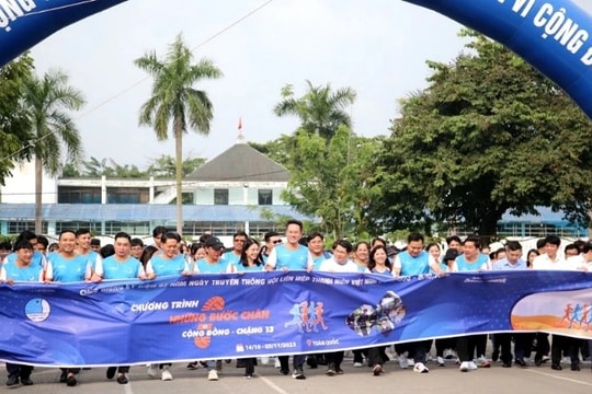 Hàng nghìn bạn trẻ đi bộ gây quỹ xây nhà văn hóa tặng đồng bào Rơ Măm