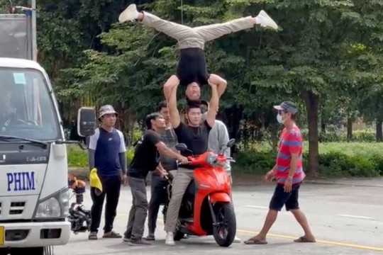 Quốc Cơ, Quốc Nghiệp chồng đầu đi xe: Chưa đủ cơ sở xử lý vi phạm Luật Quảng cáo