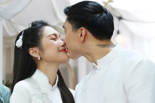 Chú rể Văn Hậu trao nụ hôn ngọt ngào cho Hải My, tay trong tay đưa nàng về dinh