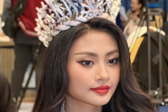 Vừa đăng quang, Hoa hậu Hoàn vũ Việt Nam Xuân Hạnh đã phải xin lỗi