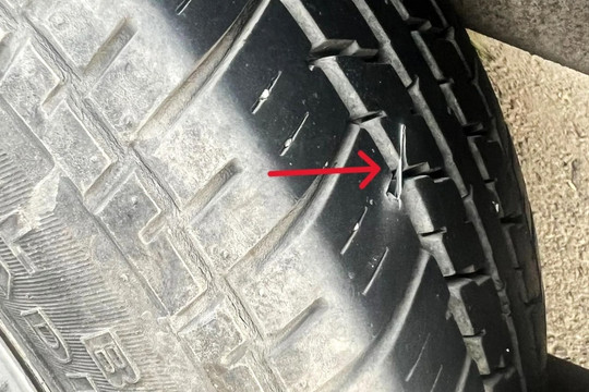 Thực hư “đinh tặc” trên cầu Thanh Trì khiến nhiều xe thủng lốp