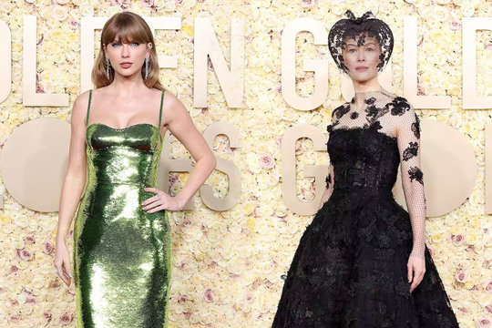 Quả cầu vàng 2024: Taylor Swift như tạc tượng, Rosamund Pike che mặt sau tai nạn