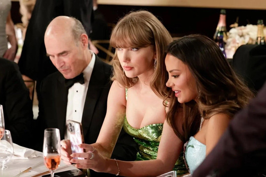 Taylor Swift khó chịu khi bị MC Quả cầu vàng 2024 đùa cợt