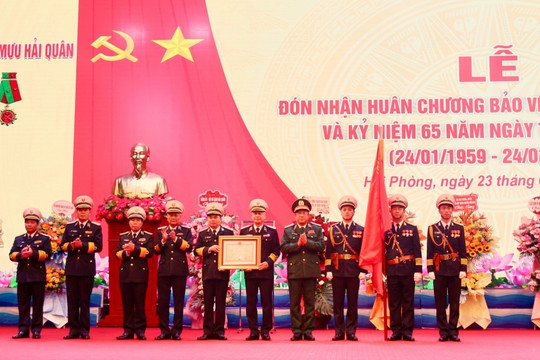 Bộ Tham mưu Hải quân đón nhận Huân chương bảo vệ Tổ quốc hạng Nhì