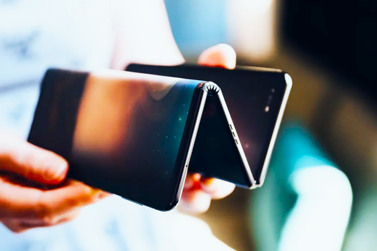 Điện thoại gập ba đầu tiên của Huawei có khả năng đi trước về thiết kế sáng tạo