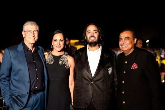 Tỉ phú Bill Gates thăm đỉnh Bàn Cờ, ngắm cảnh Đà Nẵng