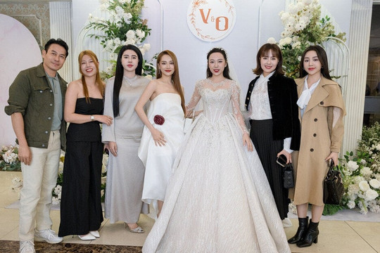 NSND Thu Hà, Hồng Diễm, Nhã Phương dự hôn lễ của Kim Oanh và chồng người mẫu