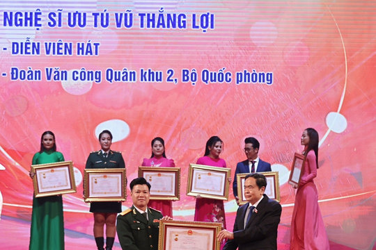 NSƯT Vũ Thắng Lợi: Tự hào khi thầy cô của mình được vinh danh