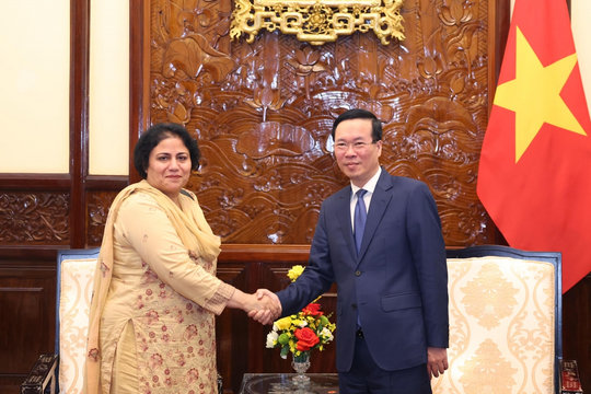 Chủ tịch nước Võ Văn Thưởng tiếp Đại sứ Pakistan Samina Mehtab