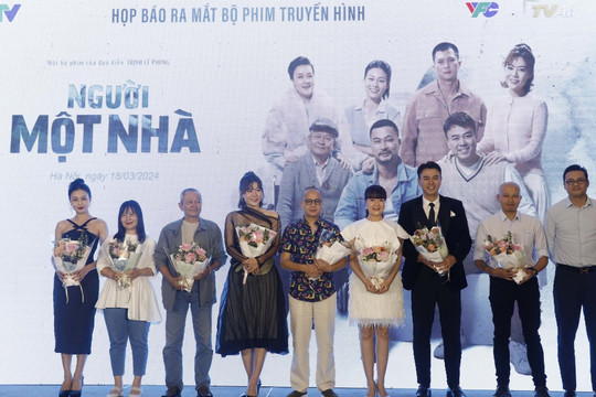 Tuấn Tú: "Ở tuổi này tôi không thể đóng cảnh nóng được"