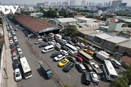 Nhiều trung tâm đăng kiểm ở Hà Nội hoạt động hết công suất