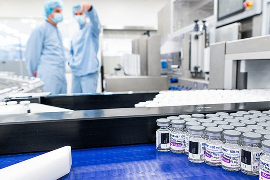 AstraZeneca thừa nhận vaccine COVID-19 có thể gây cục máu đông, nguy cơ tử vong