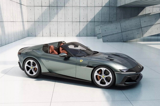 Siêu xe Ferrari 12Cilindri vừa ra mắt thế giới đã 'lọt mắt xanh' Cường Đô la