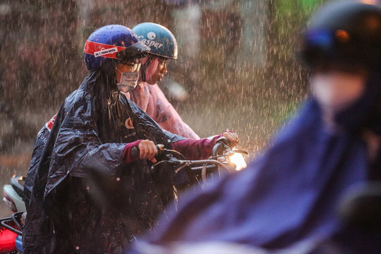 Dự báo thời tiết ngày mai 16/5: Bắc Bộ và Thanh Hoá mưa lớn, đề phòng sạt lở đất