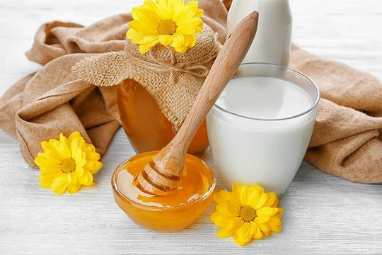 Kết hợp sữa với mật ong tốt cho sức khỏe nhưng sử dụng thế nào mới hiệu quả?