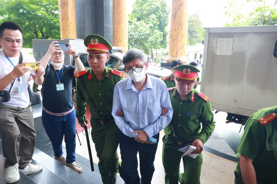 Cựu Bộ trưởng Y tế Nguyễn Thanh Long được giảm án 1 năm tù