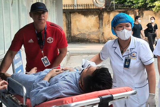 Chuyển 3 nạn nhân vụ cháy ở Trung Kính đến Bệnh viện Bạch Mai