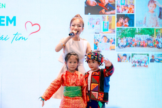 Lâm Bảo Ngọc, Huyền Anh Yoko hát không cát-xê vì trẻ em vùng cao