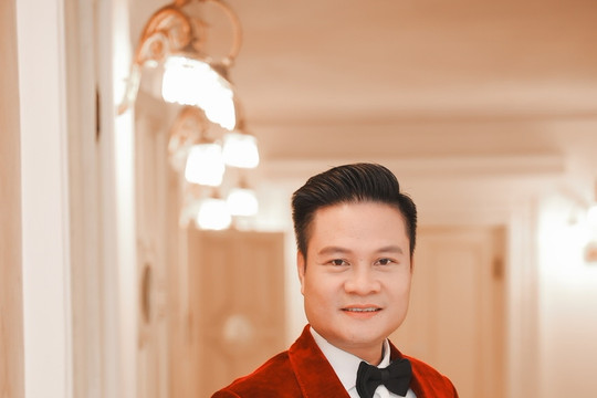 NSƯT Hoàng Tùng xúc động khi hát ca khúc về mẹ
