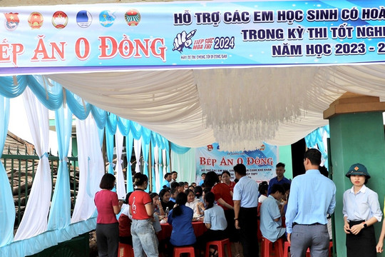 Ấm lòng "bữa ăn 0 đồng" phục vụ thí sinh vùng sâu Đắk Nông thi tốt nghiệp THPT