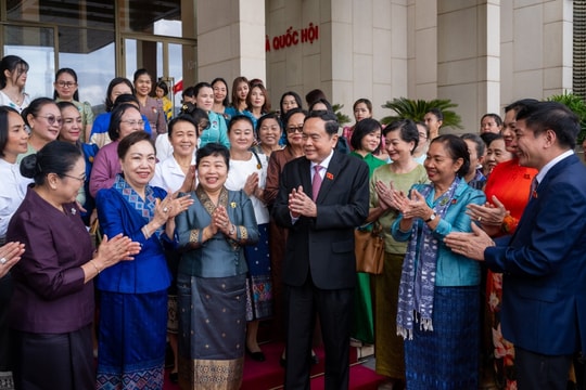 Chủ tịch Quốc hội tiếp các đại biểu hội phụ nữ và nữ doanh nhân Lào, Campuchia