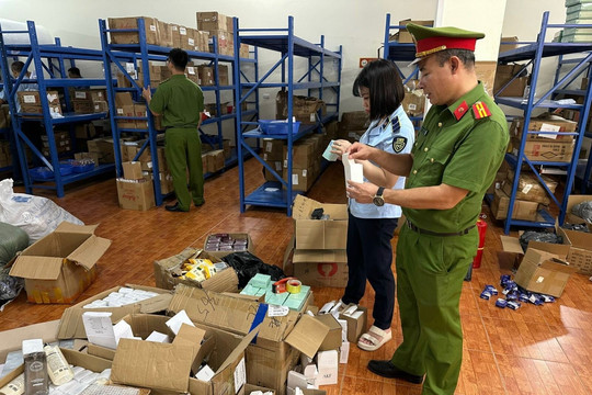 Phát hiện 70.000 sản phẩm kem trị nám, nước hoa nhập lậu ở Bắc Giang