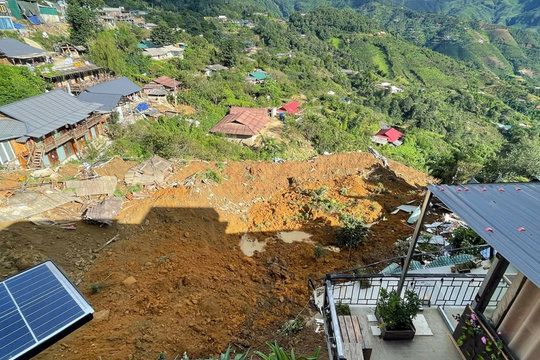 Vụ sạt lở ở Tà Xùa: Tỉnh lộ 112 Sơn La ách tắc, nhiều nhà dân nguy cơ sạt lở