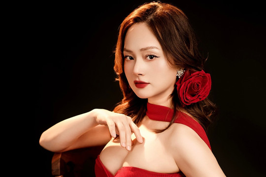 Lan Phương gợi cảm sau khi sinh con thứ 2