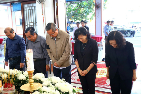 Nghẹn ngào lễ viếng Giáo sư Võ Tòng Xuân