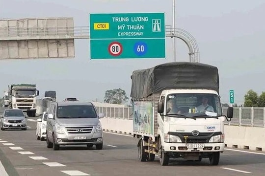 Đi ngược chiều trên cao tốc: Cần phạt nặng và trừ hết điểm bằng lái