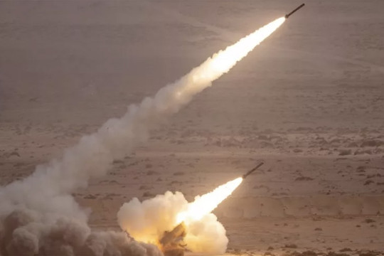 Máy bay Nga dội bom bắn cháy kho chứa hệ thống HIMARS và đạn dược của Ukraine