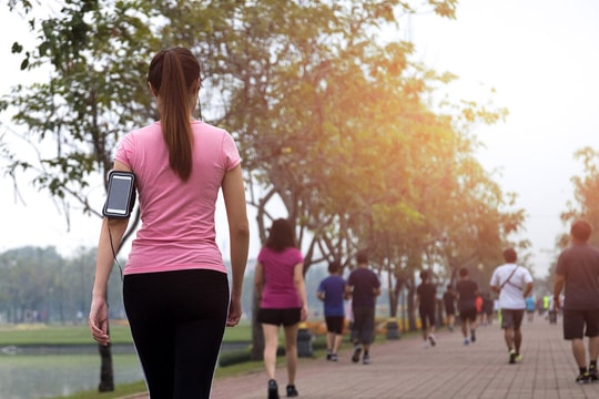 Nên đi bộ bao nhiêu bước mỗi ngày để tăng tuổi thọ?