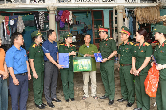 Động viên, hỗ trợ người dân vùng lũ Mỹ Đức