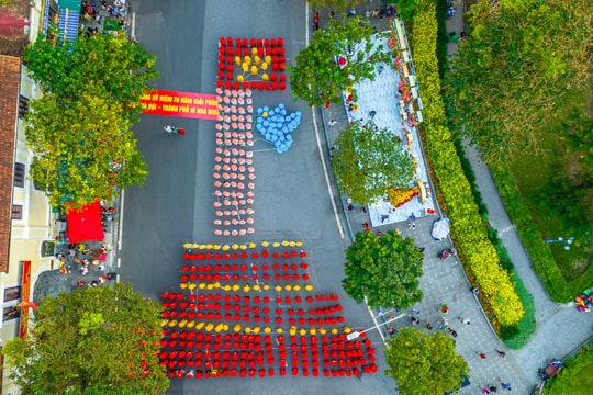 NTK Hoàng Ly cùng 700 người mặc áo dài xác lập kỷ lục Việt Nam