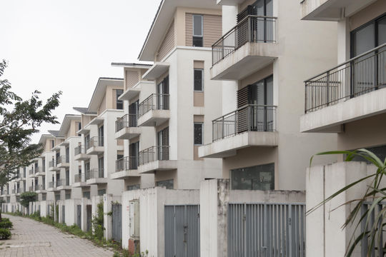 Có nên đánh thuế bất động sản thứ hai để ghìm cương giá nhà?