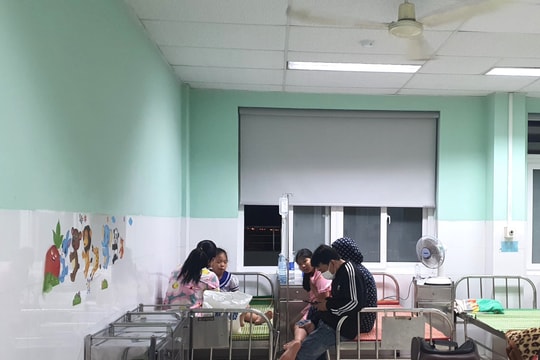 15 học sinh tiểu học ở Quảng Nam nhập viện cấp cứu sau khi ăn sữa chua