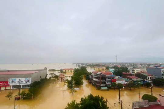 Mưa lũ tại Quảng Bình làm ngập 15.000 nhà dân