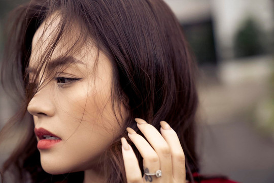 Thu Quỳnh: 'Tình yêu là gia vị, kinh tế là không khí'