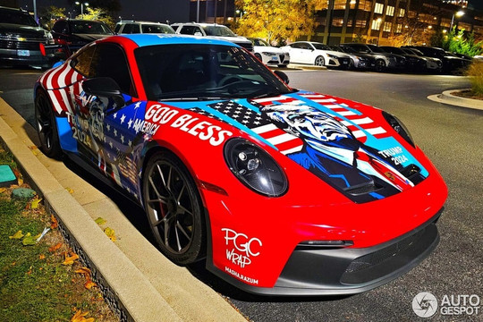 Chiếc Porsche 911 đặc biệt mừng ông Donald Trump thắng cử