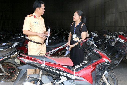 Nhờ công an Bình Phước, người phụ nữ tìm lại chiếc xe sau 7 năm bị mất trộm