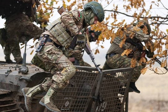 Nga luồn sâu đánh hiểm vào Donbass, Ukraine đối mặt “thảm họa chiến lược” ở Kursk