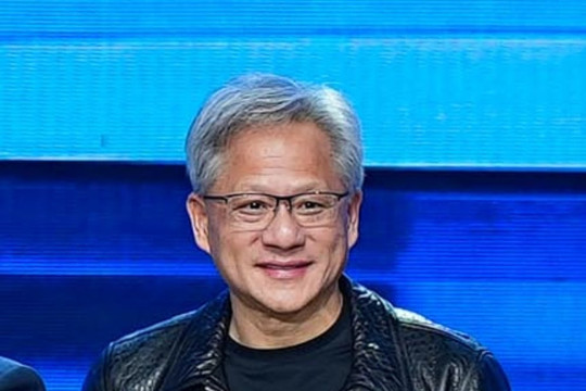 Chủ tịch NVIDIA giành giải thưởng chính VinFuture 2024