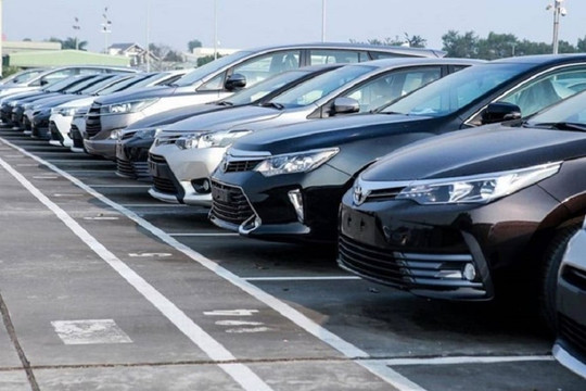 Không còn giảm phí trước bạ, các hãng 'đua' khuyến mãi hút khách mua ô tô
