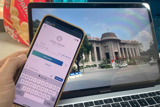 App ngân hàng không ghi nhớ mật khẩu đăng nhập từ 1/1/2025, khách phải làm gì?
